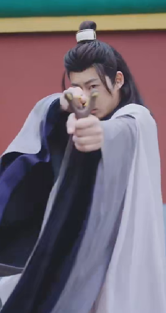 免费短剧：女帝要选妃我誓不做男宠（80集）